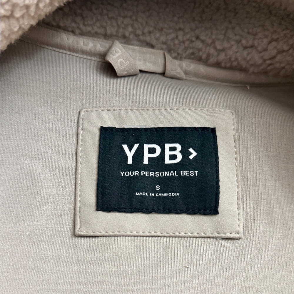Abercrombie & Fitch
YPB neoWARM Hooded Full-Zip - Picture 8 of 8